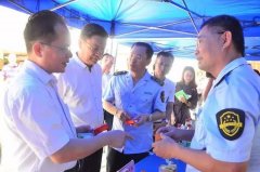 <b>让每一论理学生积极争当校园食物平安监视员、</b>